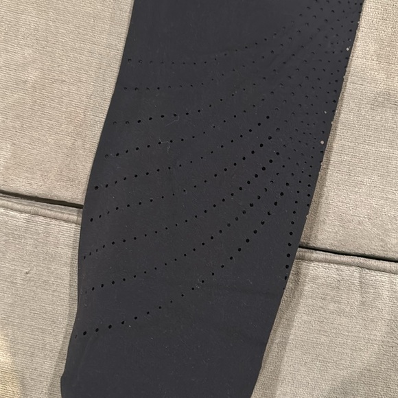 Athleta Elation laser cut 7/8 Tight size medium color black - Picture 4 of 5